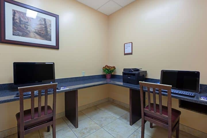 Business Center 42 of 44